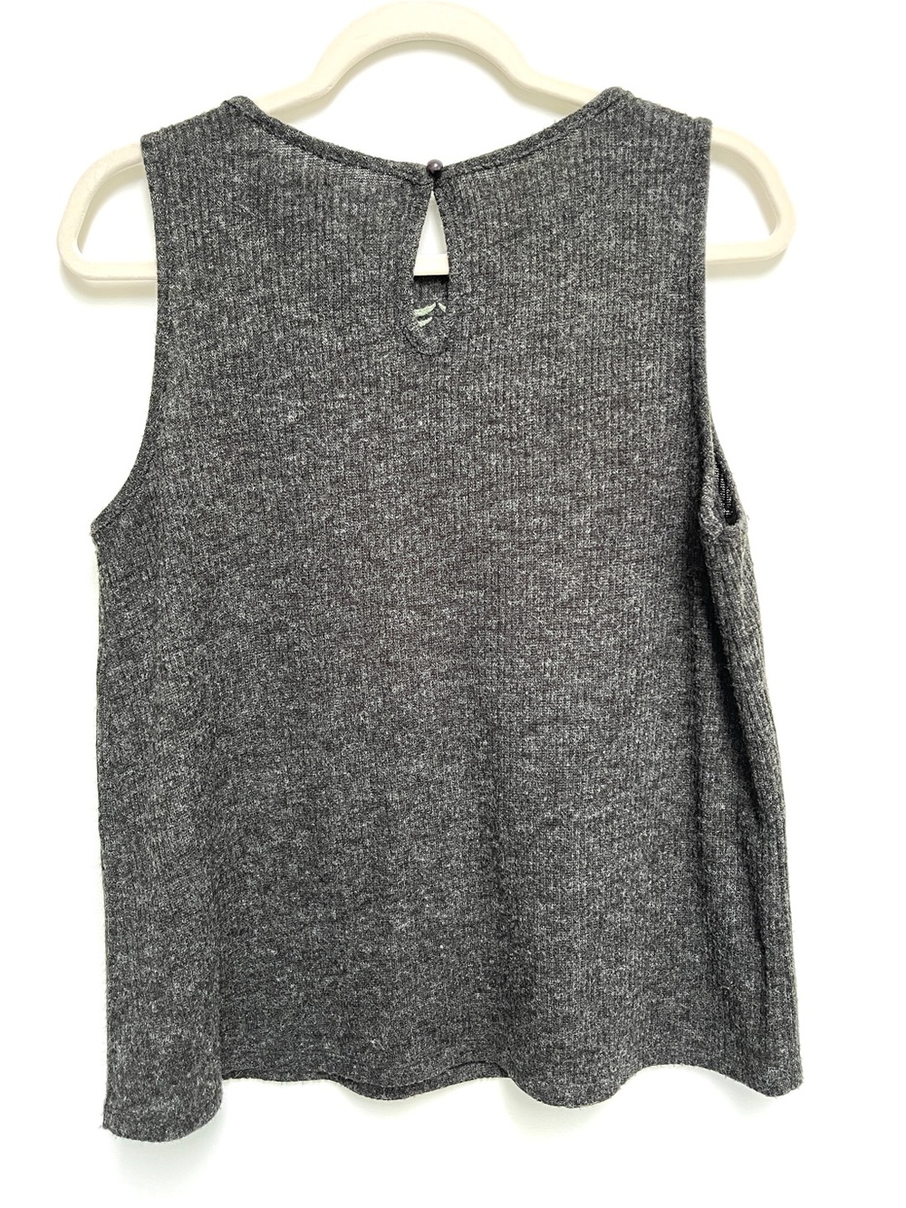 THML, knit tank top with roses. Size medium - Picture 2 of 8